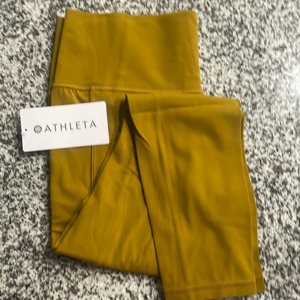 NWT Athleta Salutation Stash 7/8